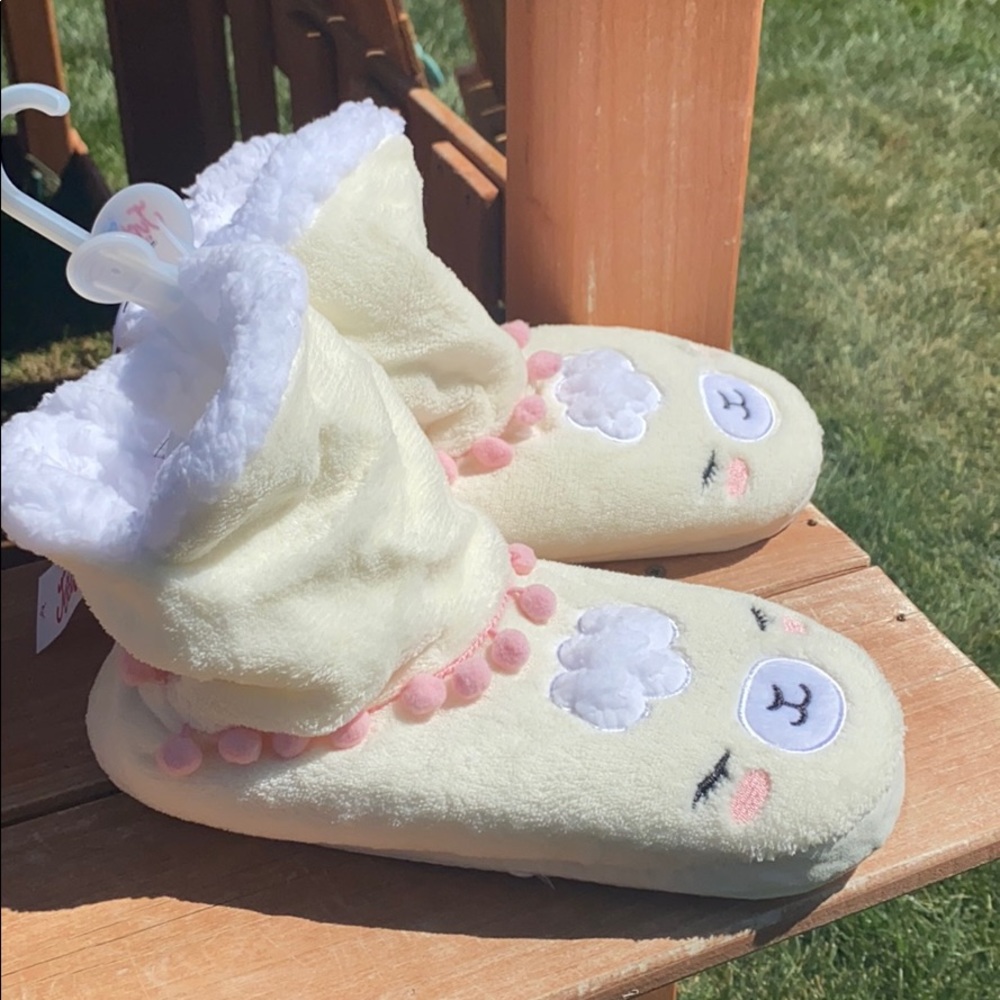 Llama slipper booties - Picture 6 of 8